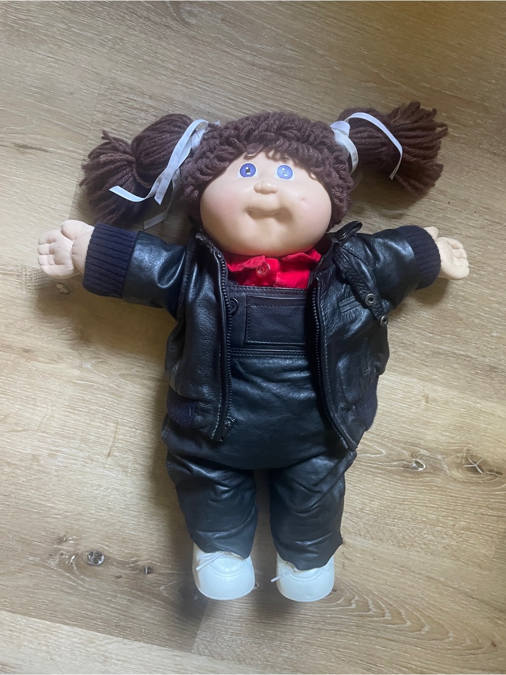 VTG Brown-Haired 1984 Cabbage Patch Kids Doll with Black Outfit and White Shoes